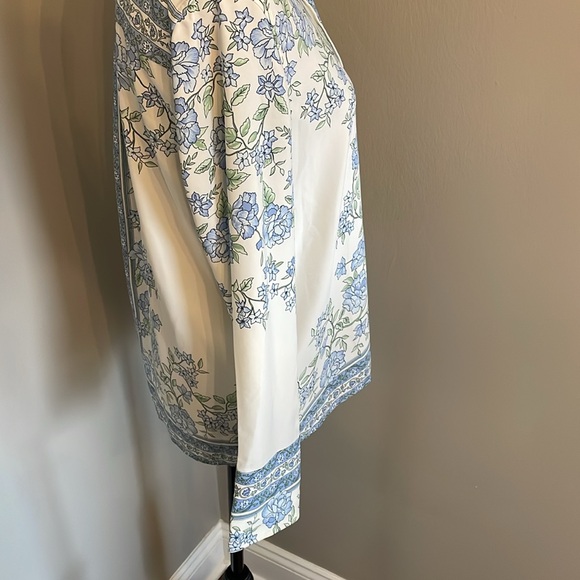 Cupcakes and Cashmere blouse - Picture 4 of 6